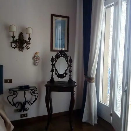 Paolino's Balcony Apartment