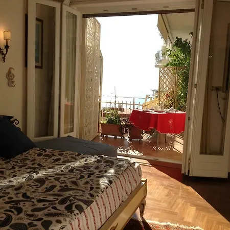 Paolino's Balcony Apartment *